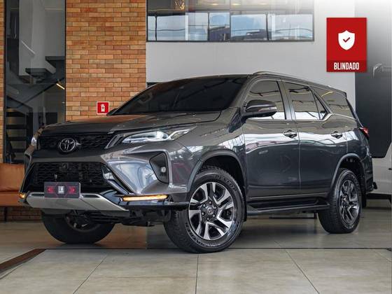TOYOTA HILUX SW4 2.8 D-4D TURBO DIESEL SRX PLATINUM 7L 4X4 AUTOMÁTICO